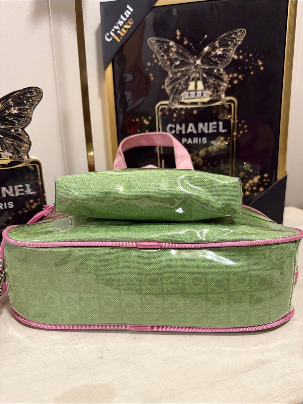 Liz Claiborne Green and Pink Cosmetic Tote with Matching Wristlet - Picture 5 of 10